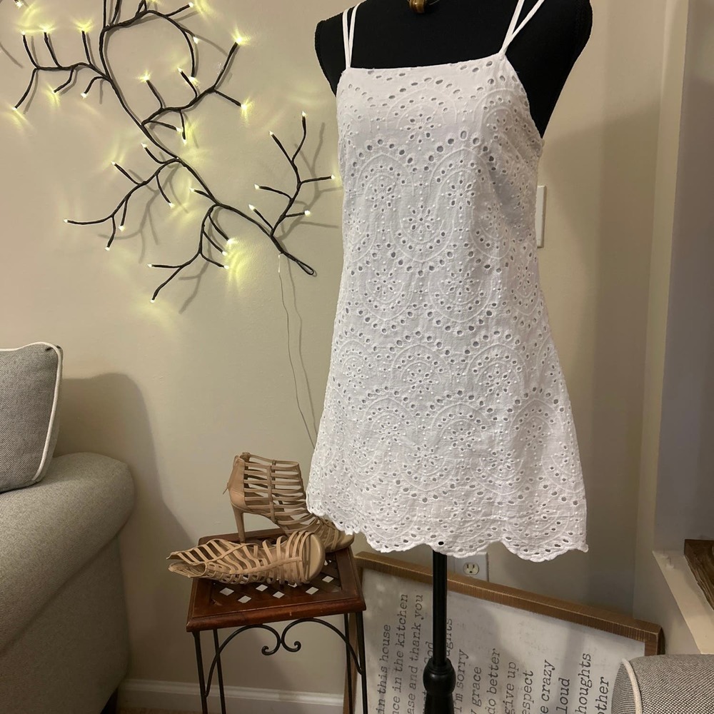 White eyelet spring dress Sz S, brand Jun Ivy